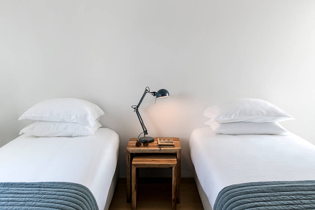 Dormitorios escandinavos de Staging Factory Escandinavo