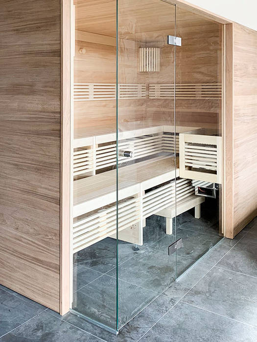 Sauna mit Eicheverkleidung| KOERNER Saunamanufaktur KOERNER SAUNABAU GMBH Sauna Sauna, Saunabau, Individuelle Sauna, Sauna mit Glasfront, Sauna nach Maß, Neubau, Eiche