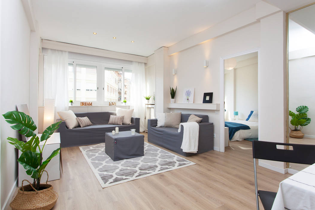 Salón con mueble de cartón Lala Decor HomeStaging & Reformas Integrales de pisos Salones de estilo escandinavo