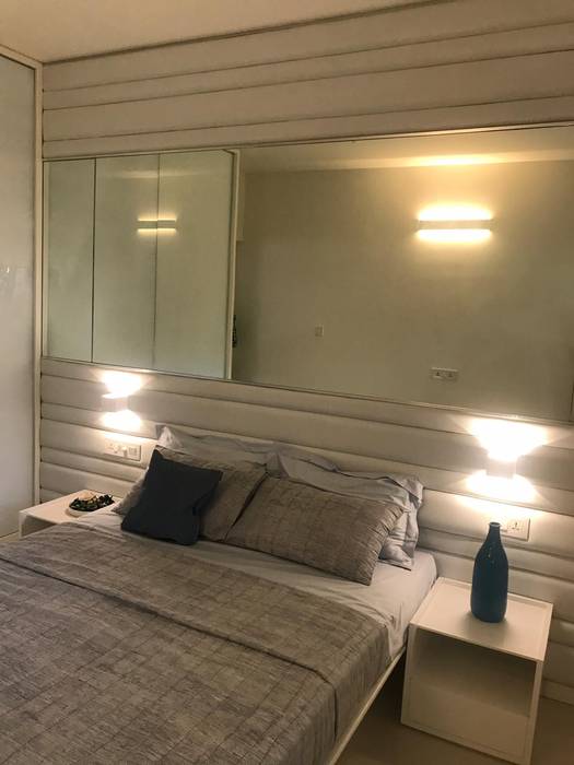 Mirror paneling DezinePro Classic style bedroom