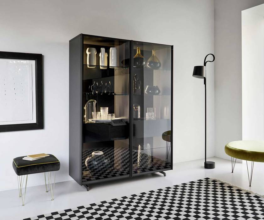 Der Wohnzimmerschrank mit Glastüren: Eleganz, Funktion und ein Hauch von Nostalgie