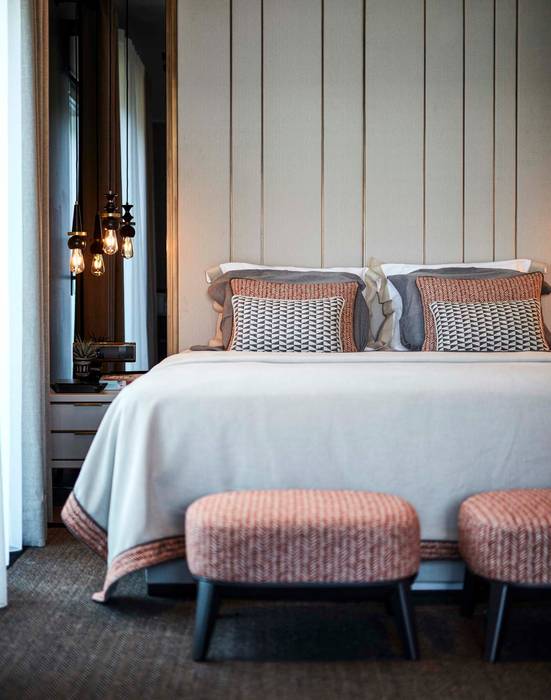 Afyon house Esra Kazmirci Mimarlik Modern style bedroom Flax/Linen Pink Beds & headboards