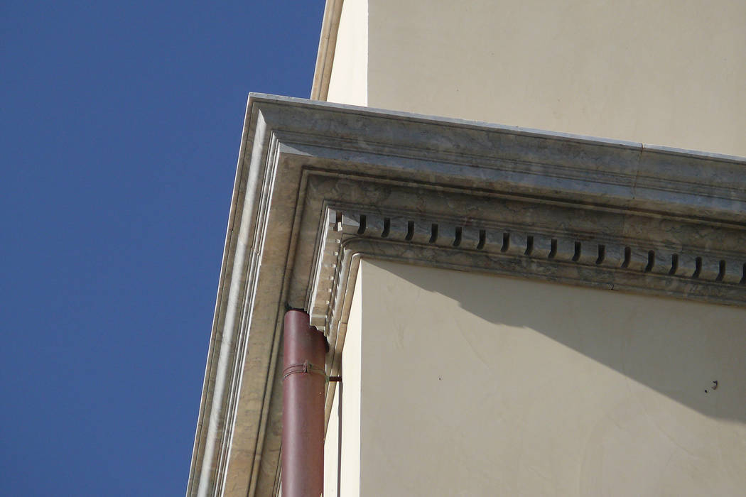 Bonus facciate 2020 - Balconi, cornicioni e portali in pietra e marmo, CusenzaMarmi CusenzaMarmi Casas clásicas