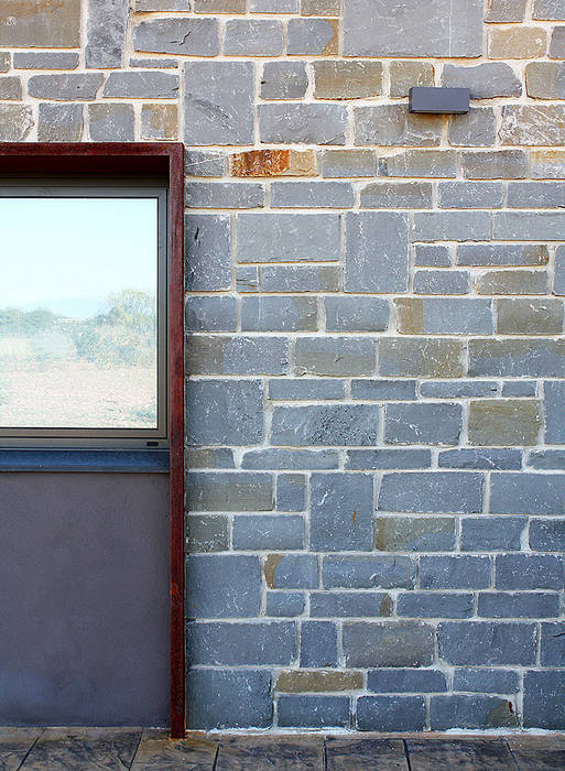 BODEGAS VIÑEDOS PLANAS ALTAS. BAÑOS DE RÍO TOBÍA, Rafael Hernáez Loza AITEC Proyectos Rafael Hernáez Loza AITEC Proyectos Country style windows & doors