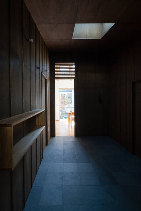 久地の家, HAN環境・建築設計事務所 HAN環境・建築設計事務所 Modern Corridor, Hallway and Staircase