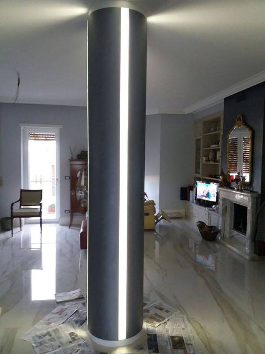 Realizzazione di una bellissima colonna LED in polistirene resinato. Trasformazione da un pilastro quadrato ad uno tondo., Arte Design & Colore Arte Design & Colore Living room