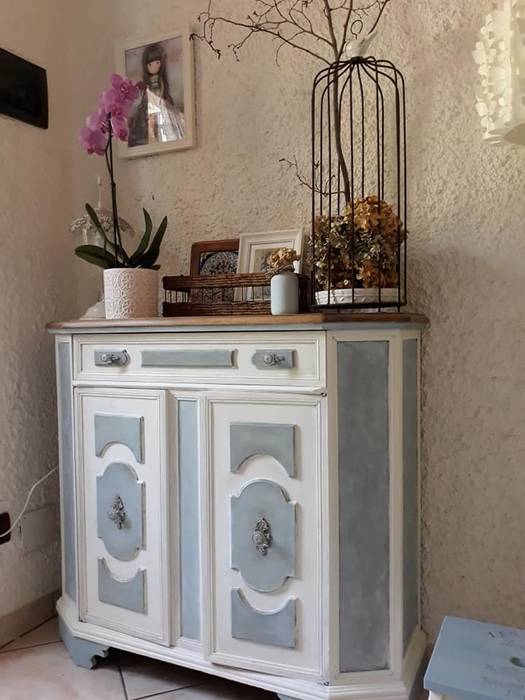 la cura dei particolari per un mobile trasformato in stile shabby Mobili a Colori Cucinino Legno Effetto legno