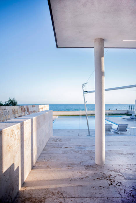 Villa P+A, Sebastiano Canzano Architects Sebastiano Canzano Architects Piscinas de estilo minimalista sea view | wood travertine | pool