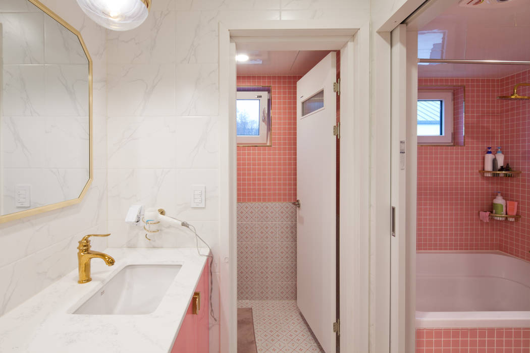 [양평목조주택] 강상면 신화리 서로 다른 마감으로 두가지 멋이 공존하는 양평목조주택, 위드하임 Withheim 위드하임 Withheim Salle de bain moderne