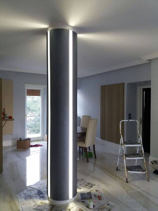 Realizzazione di una bellissima colonna LED in polistirene resinato. Trasformazione da un pilastro quadrato ad uno tondo., Arte Design & Colore Arte Design & Colore Modern Oturma Odası