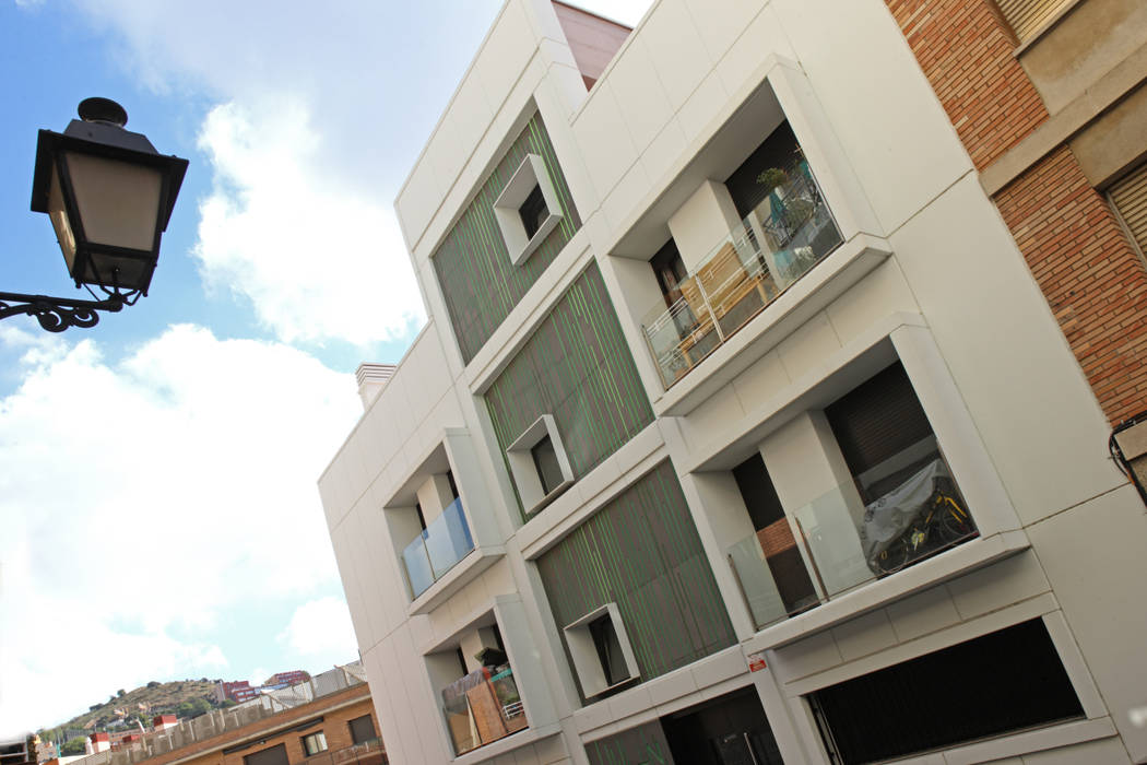 Fachada principal Xmas Arquitectura e Interiorismo para reformas y nueva construcción en Barcelona Casas multifamiliares Concreto