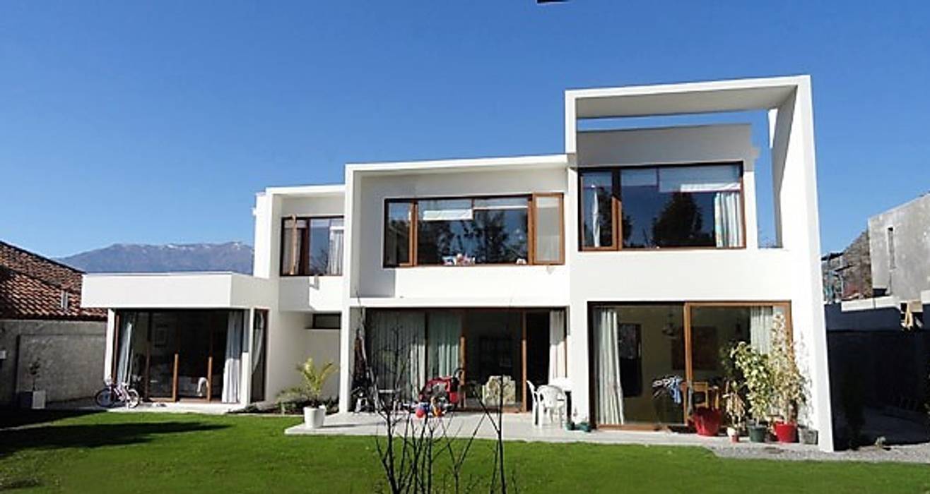 FACHADA NORTE Martin Rojas Arquitectos Asoc. Chalets Concreto casa minimalista