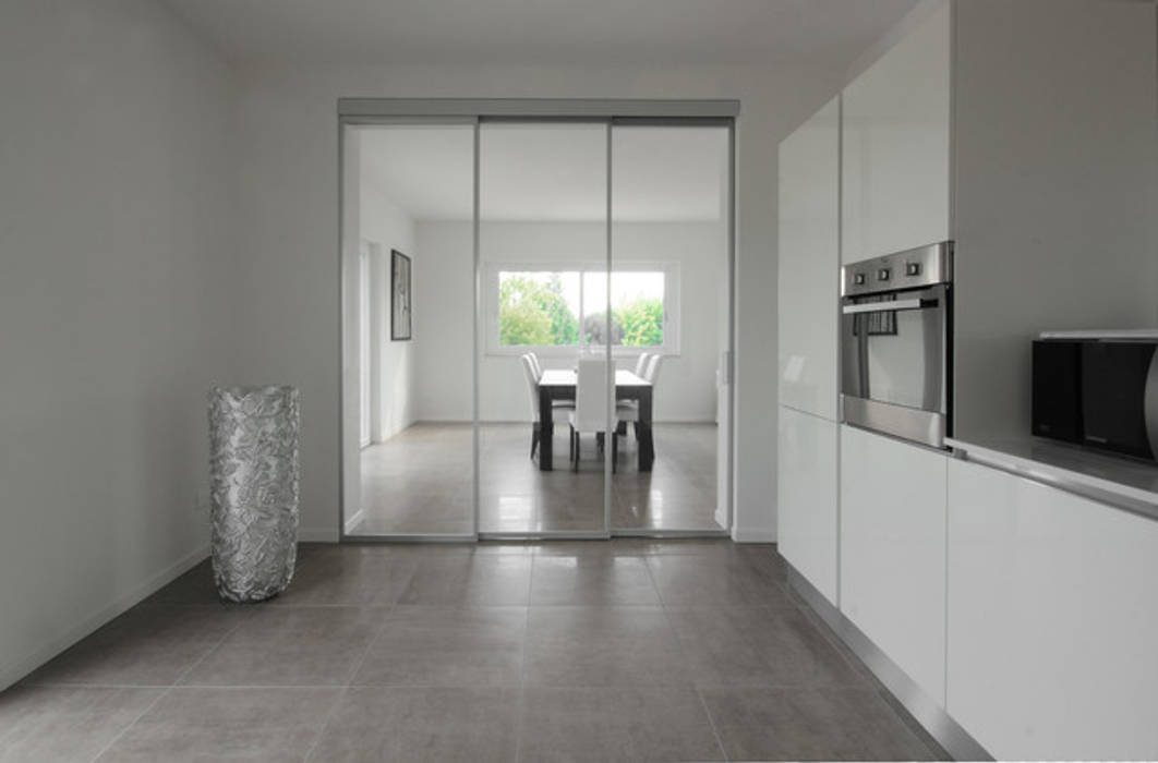 Appartamento a Pontenove (BS) AM SERRAMENTI Cucina moderna Alluminio / Zinco alluminio, amserramenti, brescia, finestre, garofoli, infissi, minimal, moderno, porte, serramenti, vetri