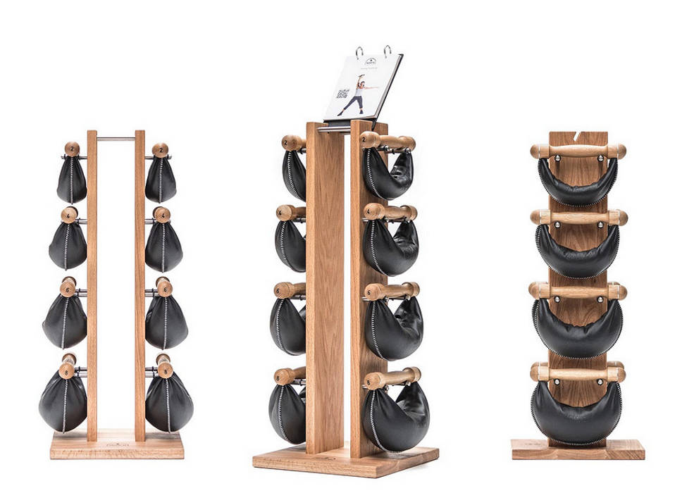 Walnut WaterRower Swingbell (kettlebell type) and walnut stand GymRatZ Gym Equipment Gimnasios domésticos de estilo escandinavo Madera Acabado en madera kettlebell,swing bell,wooden weights,waterrower,walnut