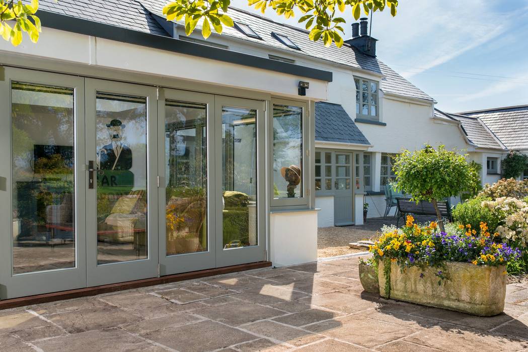 Characterful and bespoke bi-fold doors and flush casement windows, Nathan McCarter Joinery Nathan McCarter Joinery Classic style houses