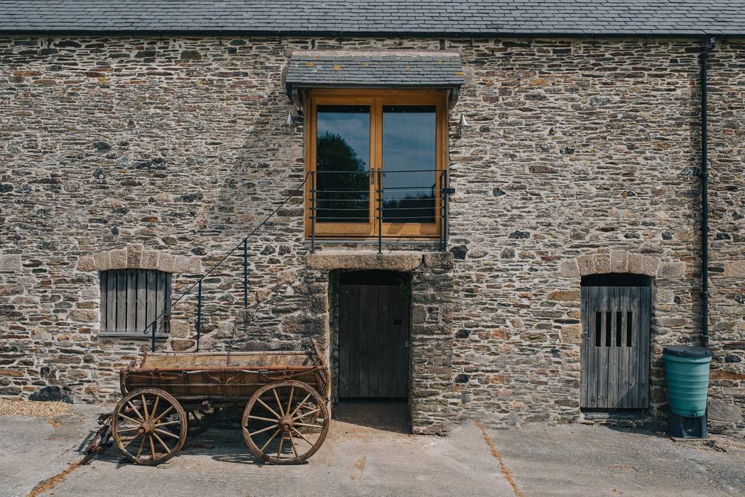 Bespoke traditional flush casement windows and front doors, Nathan McCarter Joinery Nathan McCarter Joinery Country style doors