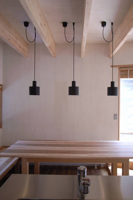 修学院の住宅, 奥村幸司建築設計室 奥村幸司建築設計室 Scandinavian style dining room Solid Wood Multicolored