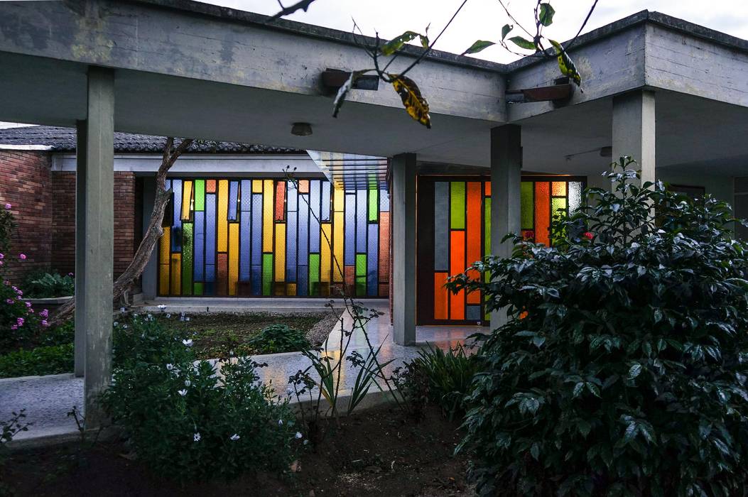 Exteriores ENSAMBLE de Arquitectura Integral Casas de estilo minimalista arquitectura,diseño,remodelacion,arquitecturageriatrica,terceraedad,arquitectura adulto mayor Arquitectura Bogotá