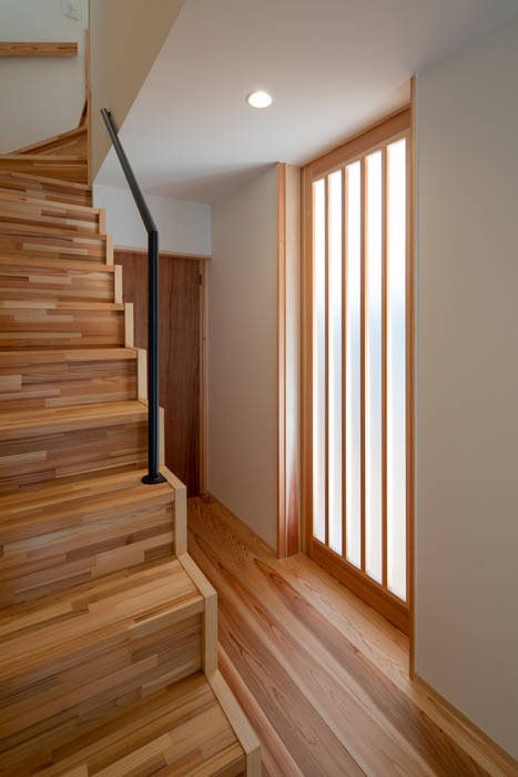 M･Y-home, 一級建築士事務所 想建築工房 一級建築士事務所 想建築工房 Sliding doors Wood Wood effect