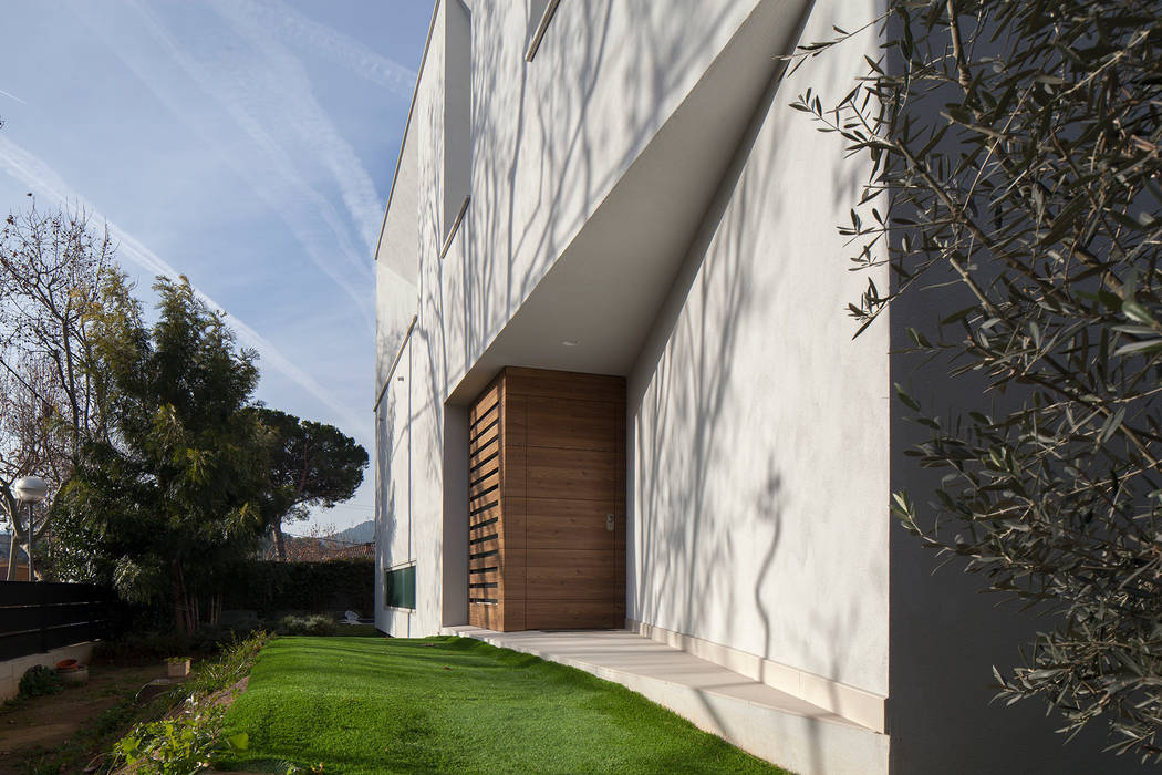 CASA EN MIRA-SOL CABRÉ I DÍAZ ARQUITECTES Casas de estilo minimalista