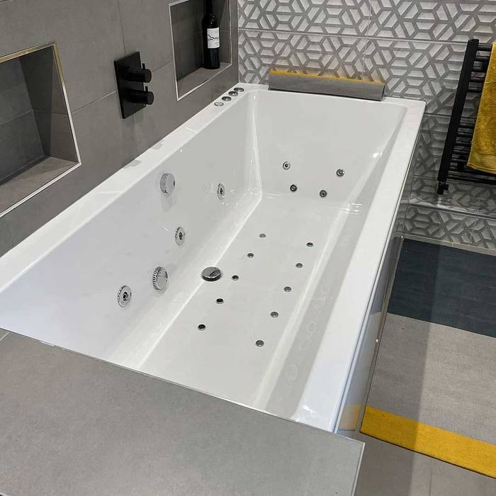 Perfect Whirlpool Bath Install The Whirlpool Bathshop Ruang Komersial Plastik Hotels