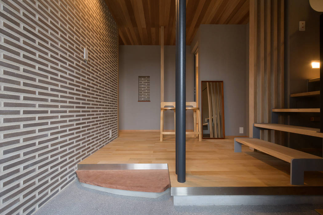 風景のある家 Llc Modern Corridor Hallway Stairs Wood Effect Homify