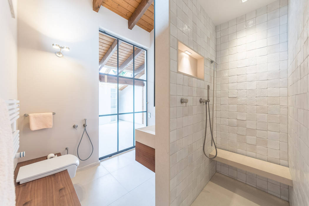 Chiemsee Vivante Phòng tắm phong cách kinh điển bathroom,design,modern,lights,renovation,remodeling,bad