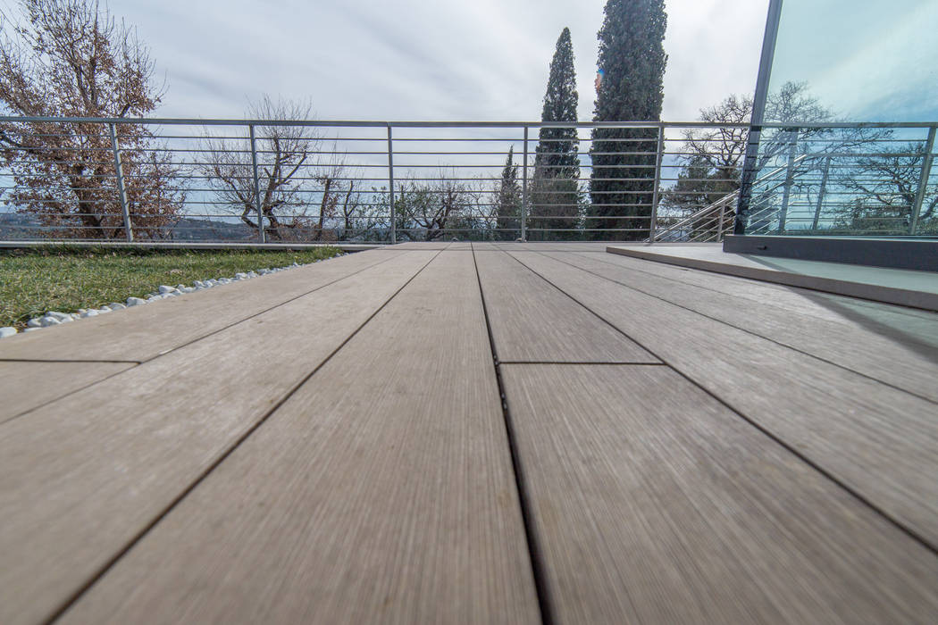 Décowood Plus di Déco per gli esterni di una villa moderna e minimale alle porte di Perugia, Déco Déco Floors Engineered Wood Transparent