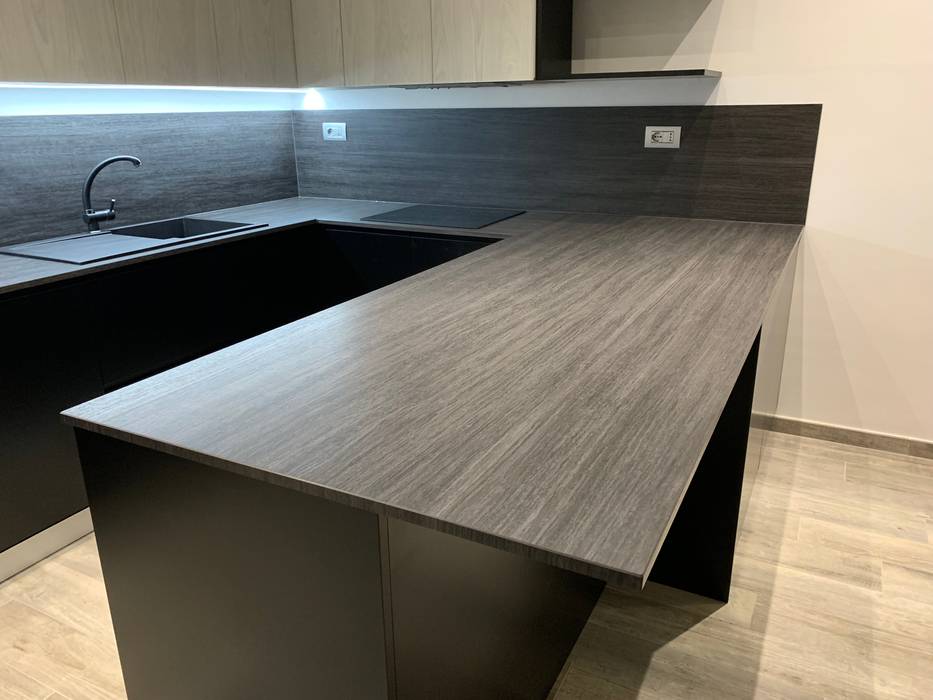 cucina moderna con penisola, il falegname di Diego Storani il falegname di Diego Storani Built-in kitchens