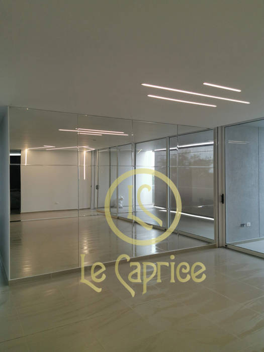 Diseño de iluminación perfiles Le Caprice Comedores de estilo minimalista Aluminio/Cinc
