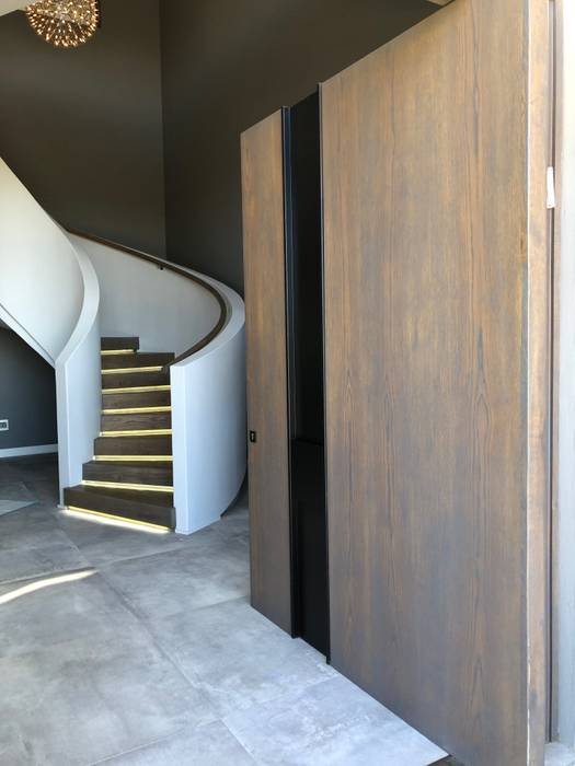 House Izinga 3 | Umhlanga , Urban Create Design Interiors Urban Create Design Interiors Modern Corridor, Hallway and Staircase