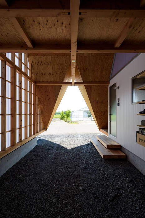 hara house, Takeru Shoji Architects.Co.,Ltd Takeru Shoji Architects.Co.,Ltd 北欧デザインの ガレージ・物置