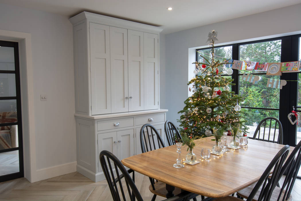 Hertfordshire House Willow Tree Interiors Cocinas de estilo clásico Cuarzo Armarios y estanterías