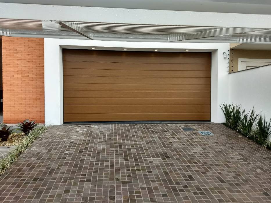 Portão residencial amadeirado Cattani Portões Portas de garagem Ferro/Aço Efeito de madeira