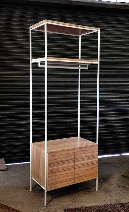 Quadrat Rack Vestidores minimalistas de hierro y madera | homify