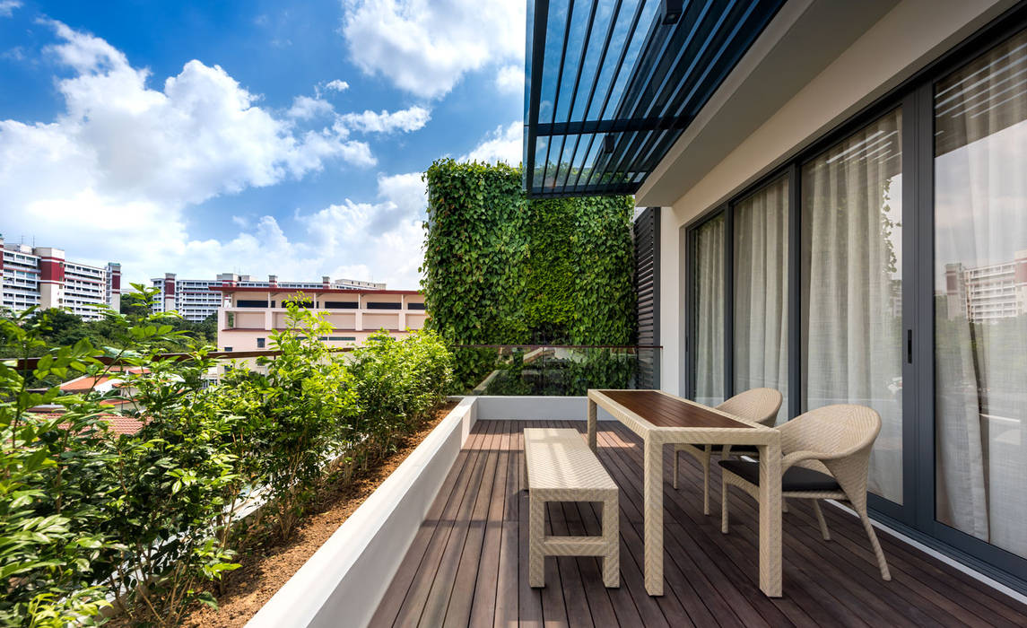 Green Wall House -Open Terrace ADX Architects Pte Ltd Tropical style balcony, veranda & terrace Wood Wood effect