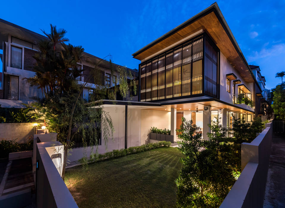 House with Screens, ADX Architects Pte Ltd ADX Architects Pte Ltd Rumah Modern Beton