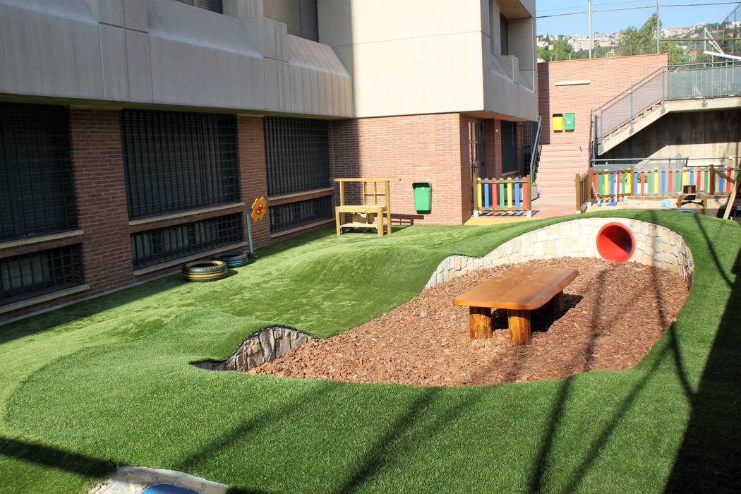 Patio infantil de colegio, ecoarquitectura ecoarquitectura Jardines modernos