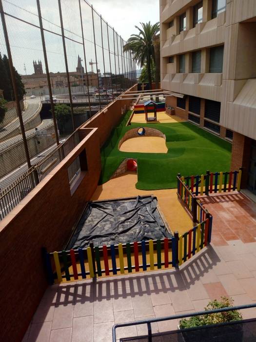 Patio infantil de colegio, ecoarquitectura ecoarquitectura Modern garden