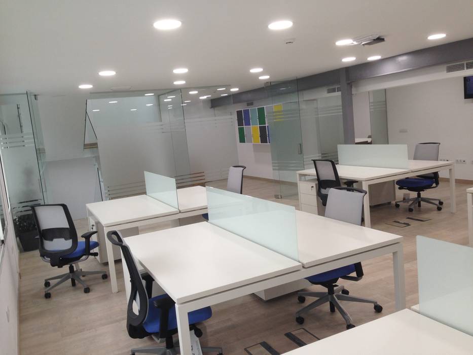 Reforma de oficinas acabada OCTANS AECO Estudios y despachos de estilo moderno