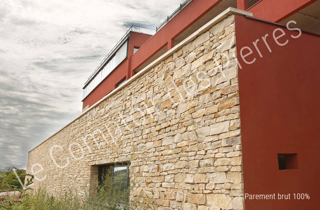 Mur et muret en pierre naturelle de Bourgogne, LE COMPTOIR DES PIERRES LE COMPTOIR DES PIERRES Paredes y pisos de estilo clásico Piedra