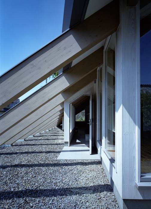 三角の大屋根の家/House in Gakuenmae, 藤原・室 建築設計事務所 藤原・室 建築設計事務所 Wooden houses Wood Wood effect