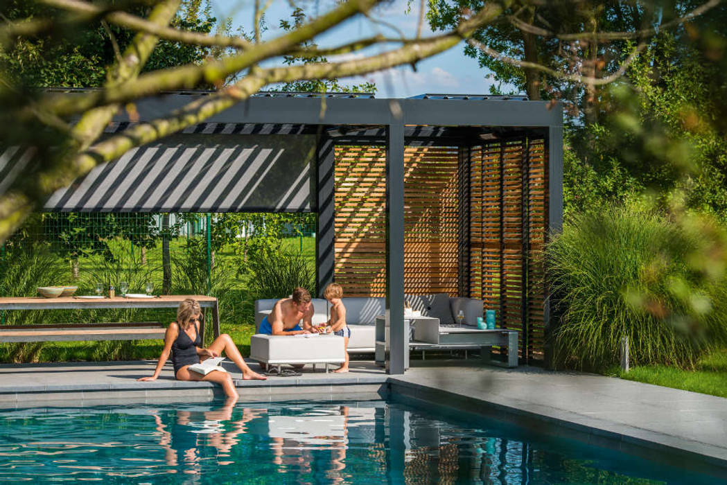 Outdoor Living Trends 2020, SPA Deluxe GmbH - Whirlpools in Senden SPA Deluxe GmbH - Whirlpools in Senden Modern style balcony, porch & terrace