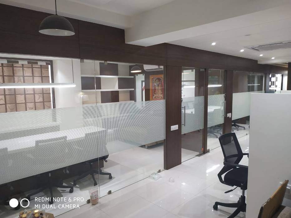 BHADRESHBHAI KHAMAR KEGAN(office interior) , 'A' DESIGN ASSOCIATES 'A' DESIGN ASSOCIATES Commercial spaces Offices & stores