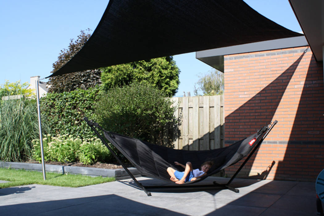 Schaduwdoek op terras, ZONZ sunsails ZONZ sunsails Modern balcony, veranda & terrace Plastic Accessories & decoration