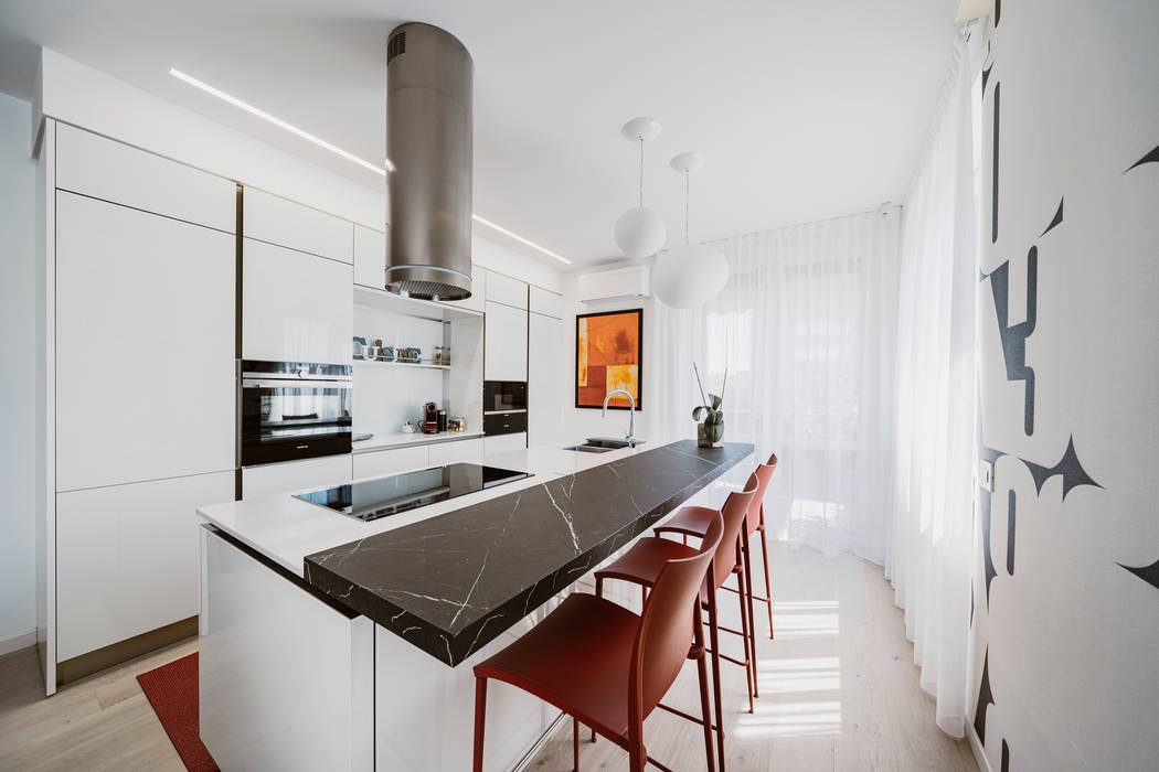 Una moderna fermata del tram, Annalisa Carli Annalisa Carli Built-in kitchens Glass