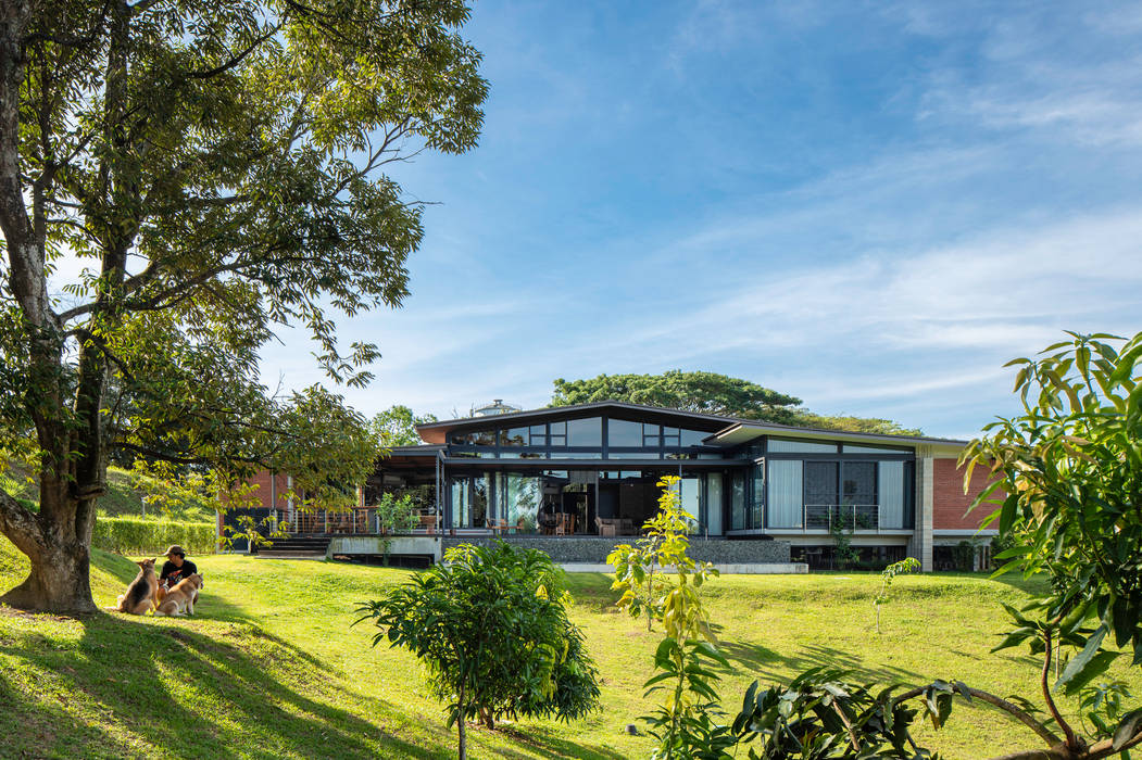 Funnel House - 5 Bedroom Contemporary House, MJ Kanny Architect MJ Kanny Architect บ้านและที่อยู่อาศัย