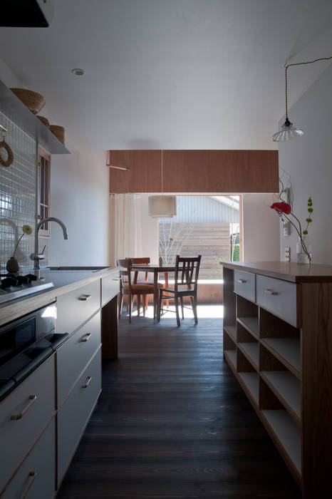横山浩之建築設計事務所 Kitchen Units Plywood White Homify