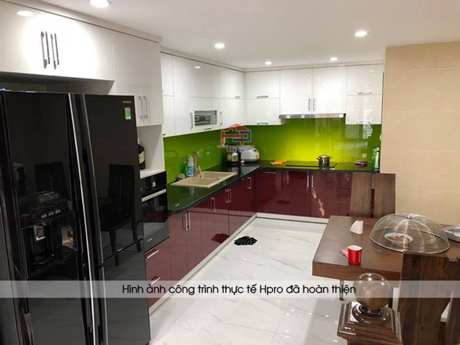 Mẫu tủ bếp acrylic kịch trần hình chữ L nhà chị Yến - Long Biên Nội thất Hpro Nhà bếp phong cách hiện đại Gỗ Wood effect tủ bếp acrylic, tủ bếp gỗ công nghiệp, tủ bếp gỗ công nghiệp đẹp,