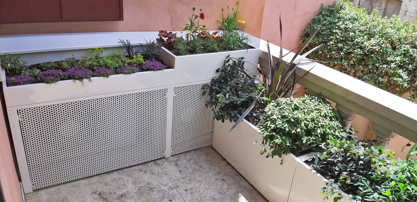 Progettazione e realizzazione terrazza con fioriere su misura, Mattia Boldrin Garden Design Mattia Boldrin Garden Design Balcone, Veranda & Terrazza in stile moderno